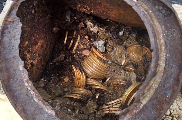 Ancient gold coins found in toilet in southern India - Gold Smart